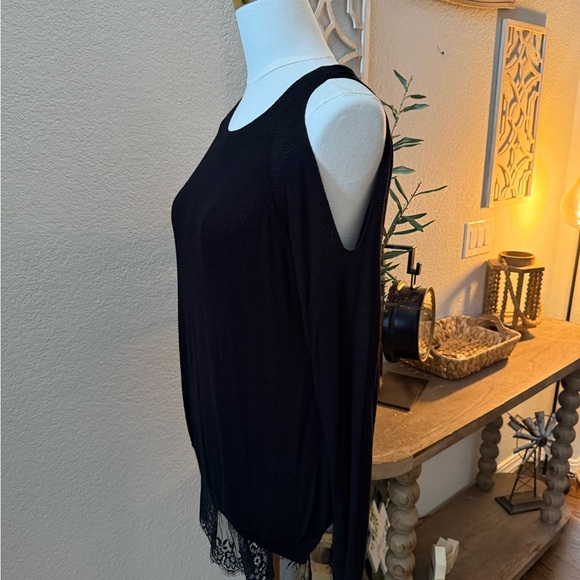 Elegant Black Women's Top - Picture 2 of 5